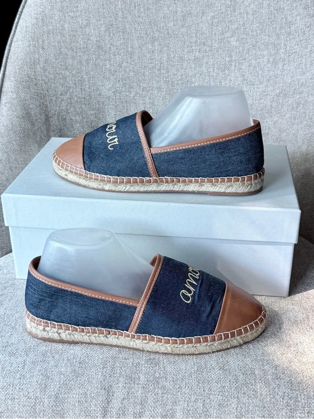 🆕 NWOB. Cinq a Sept Jenna Jean Espadrille Flat sz 39/US 9